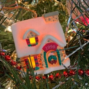Vintage 1996 Charming Holiday House light up Ornament - White and Red